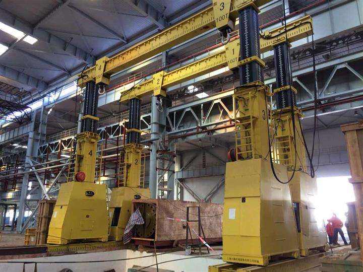 液壓龍門吊完成重型機械搬運 液壓龍門吊完成重型機械搬運