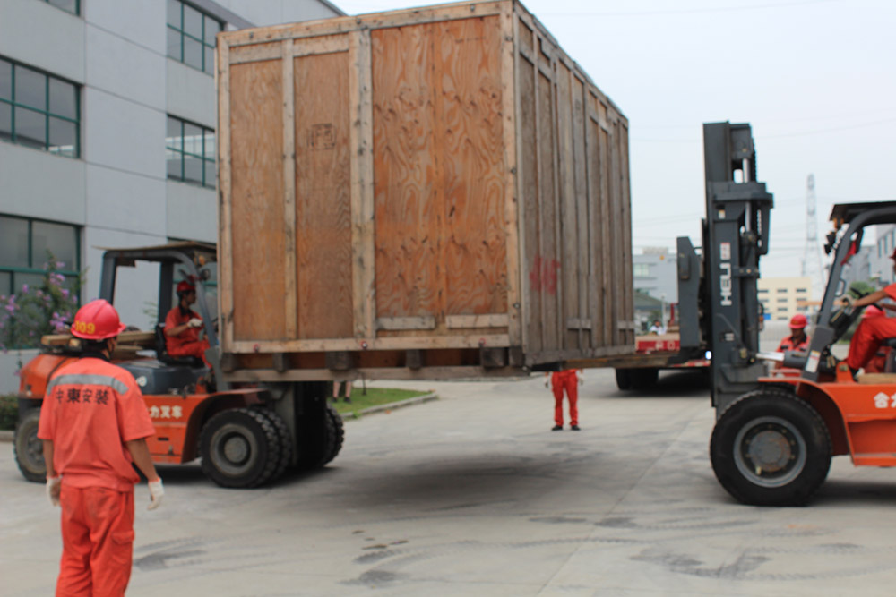 進(jìn)口精密加工中心搬運(yùn) 進(jìn)口精密加工中心搬運(yùn)